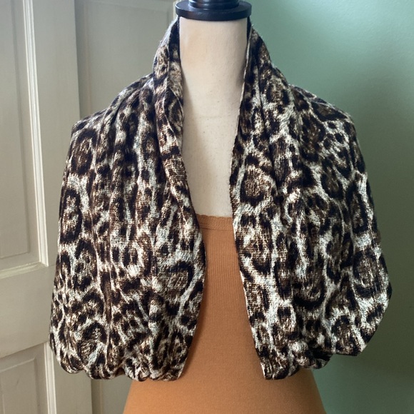 New infinite cheetah prints scarf by Michael KORS, OS - Picture 4 of 8